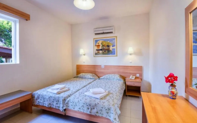 Matina Pefkos ApartHotel