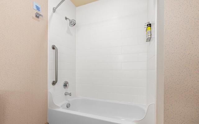 Holiday Inn Express & Suites Klamath Falls Central by IHG