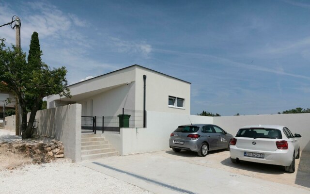 Detached Villa With Private Swimming Pool, 1.5 km From the Beach and 4 km From Pula