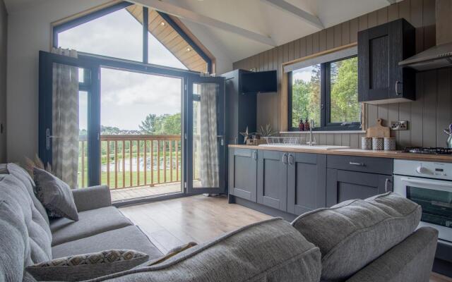 Cabin In The Woods - 1 Bed - Kilgetty