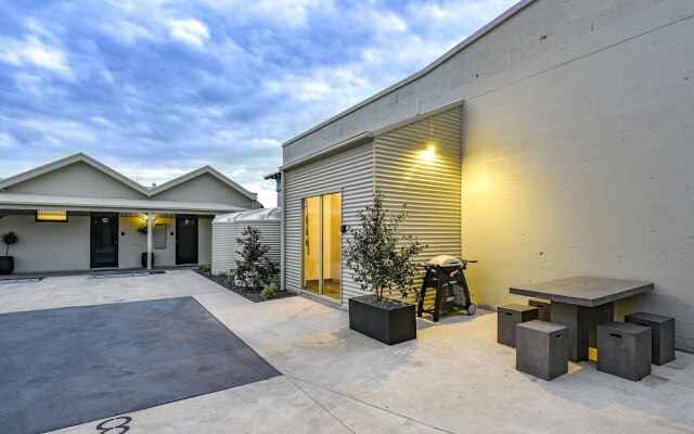 Aloha Central Premium Studios