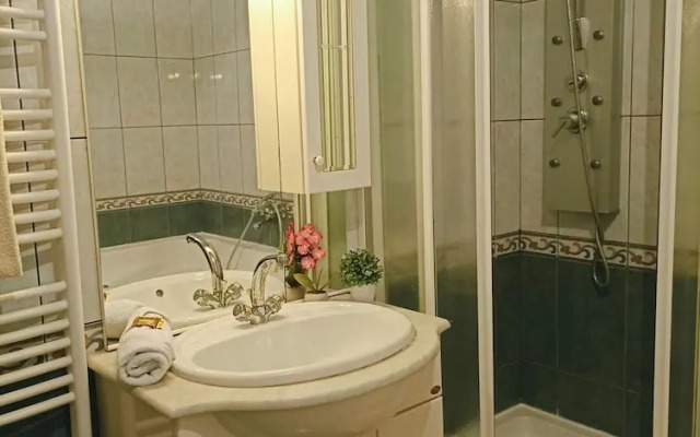 Adorable Home With Swimming Pool and sea View