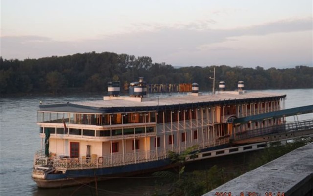 Botel Marina