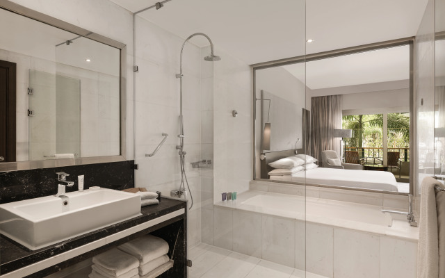 Dusit Thani LakeView Cairo