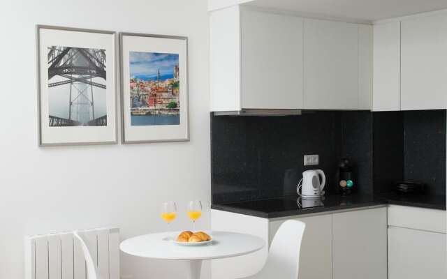 White Almada Oporto Apartments