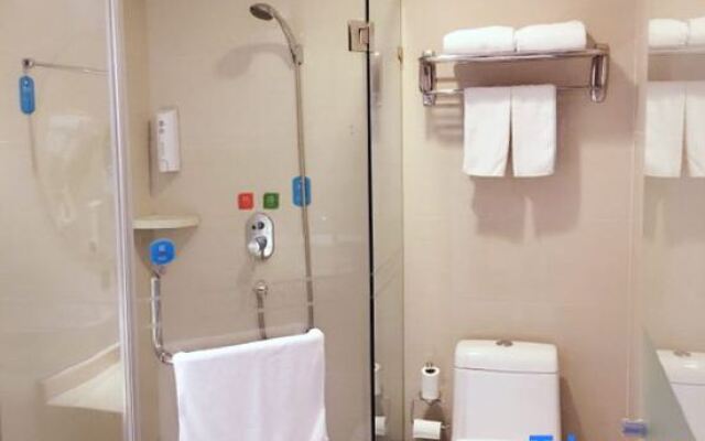 Geli Hotel (Shanghai Kangqiao Subway Station store, New International Expo Center )
