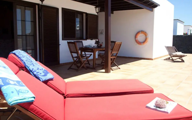 Spacious Villa in San Bartolomé With Swimming Pool