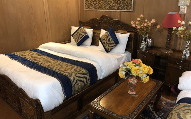 Lake Victoria Houseboat