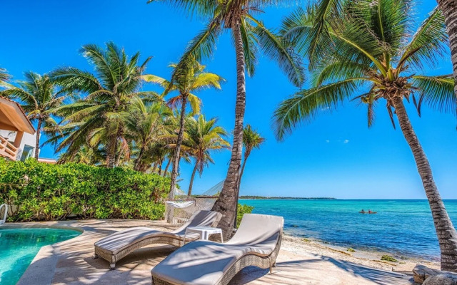 Beachfront W Private Staff in Gated Community