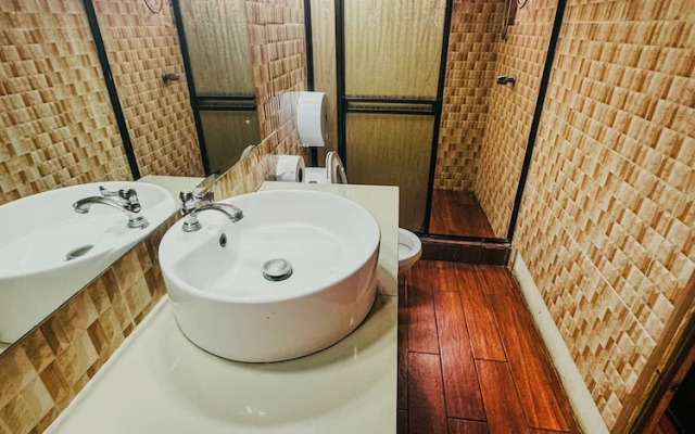 Los Angeles Hotel & Resort