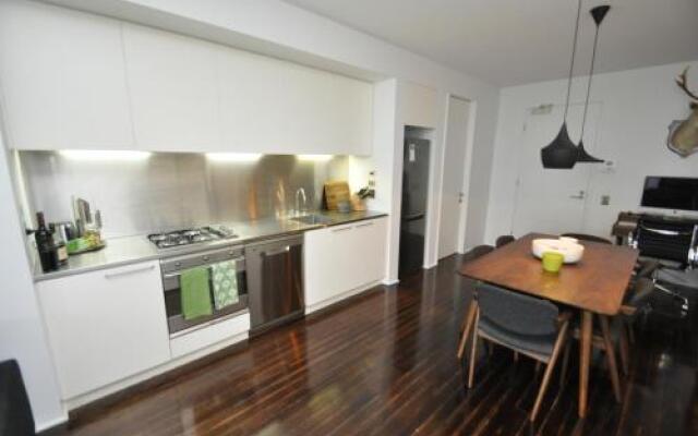 Darlinghurst Self-Contained Modern One-Bedroom Apartment (313 BUR)