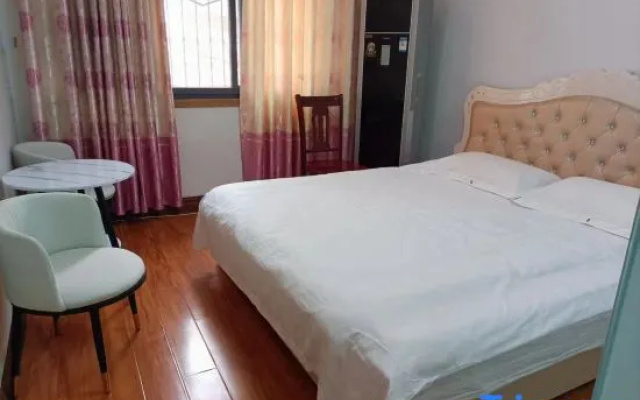 Jigongshan Happy Hotel
