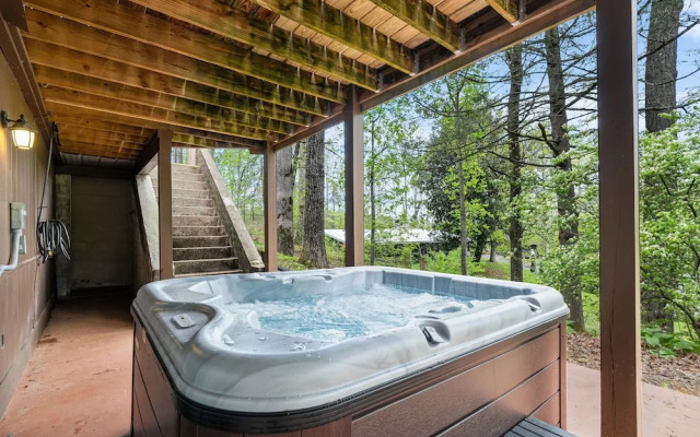 Cosby Mountain Lodge 4 Bedroom Home