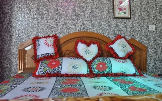 Pari Guest House