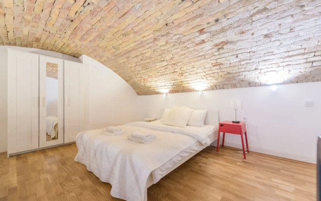 Venus Apartments - Akacfa Street Studios
