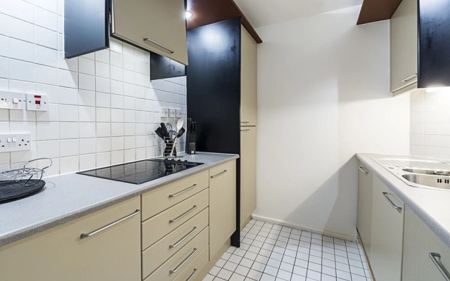 Deluxe Kensington Apartment With Balcony