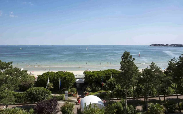 Hôtel Barrière l'Hermitage