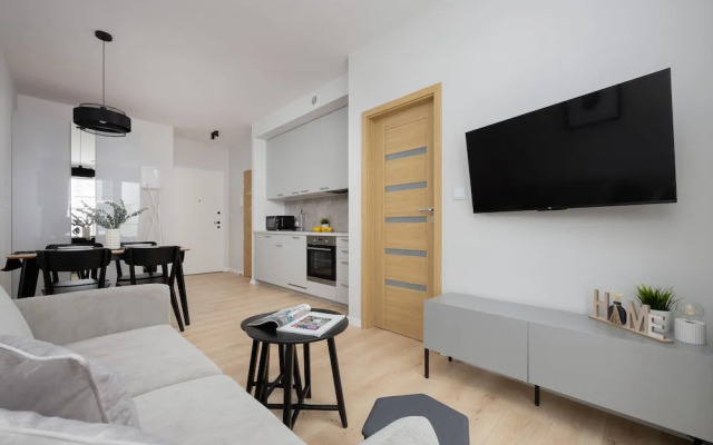 Apartment With Parking by Renters