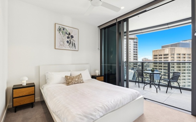Brisbane 1BR With Pool, Spa, Sauna and Balcony – Guest Rooms – Brisbane