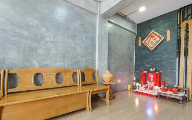 OYO 935 The Palm Apartment