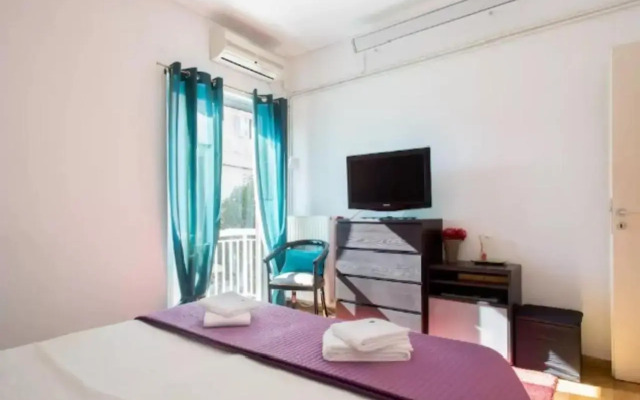 Spacious 2b/r Stay at Glyfada's Center