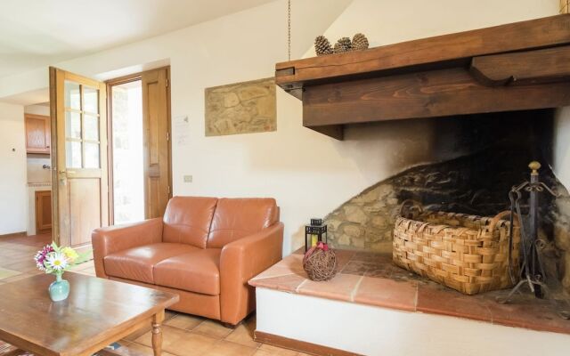 Elegant Holiday Home in Tuscany With Swimming Pool