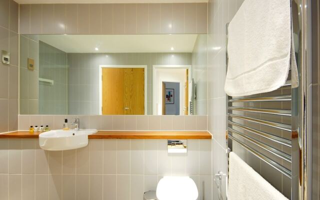 Bright Godfrey Place Nest - HEN21
