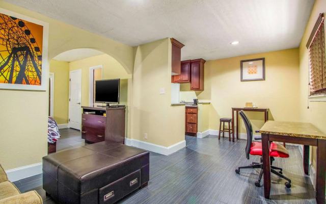 Rodeway Inn & Suites Houston near Medical Center