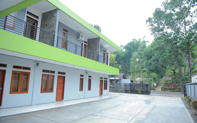 SPOT ON 2891 999 Guest House
