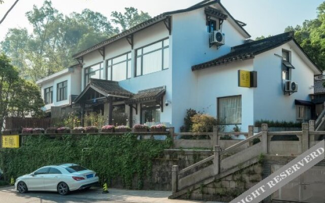 Qushe Light Luxury Hotel