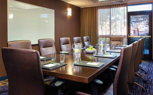 Courtyard by Marriott Oakland Airport