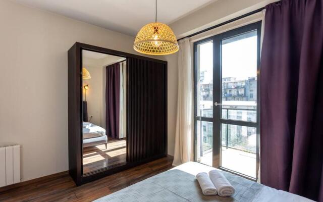 Stylish 2 BR Apartment on Chavchavadze Avenue