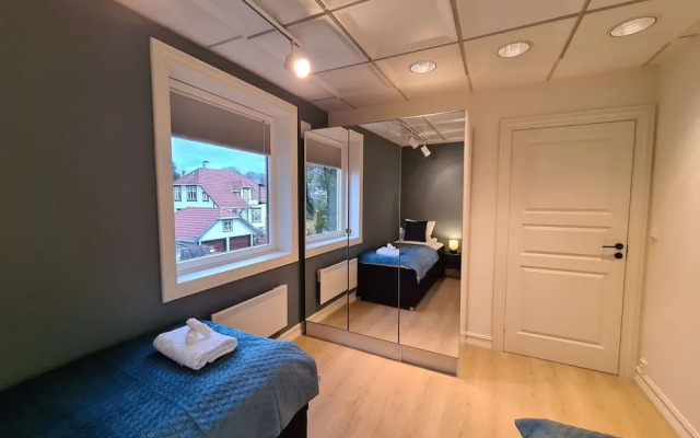 Beautiful, Spacious And Modern, 2-bedroom, Near Center, Free Parking