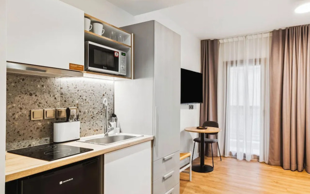 Limehome Piraeus Iris