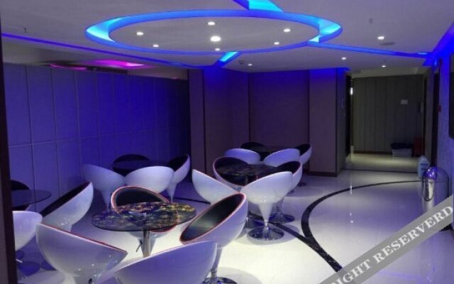 Zhumengzhe Capsule Hotel (Kunming Railway Station)