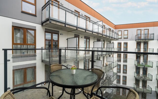 Modern Studio Niemena by Renters