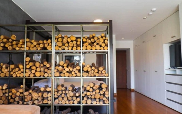 w Industrial Loft With Balcony in Barranco