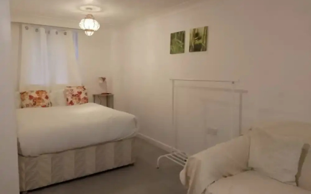 Apartmentsleeps4-parking-nearhuntington-petsok