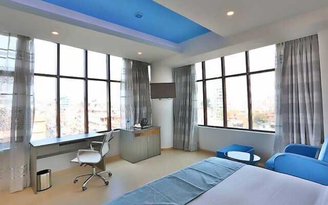 City Hotel & Suites