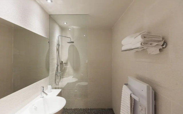 Hotel Bor