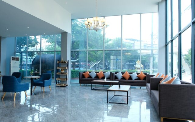lucky Elephant Hotel