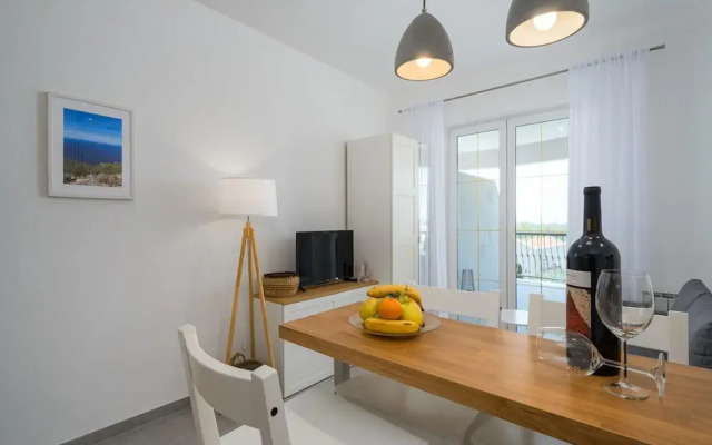 Cosy Apartment With Fenced Garden