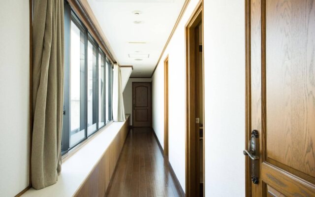 Alex's Room Minamisenba