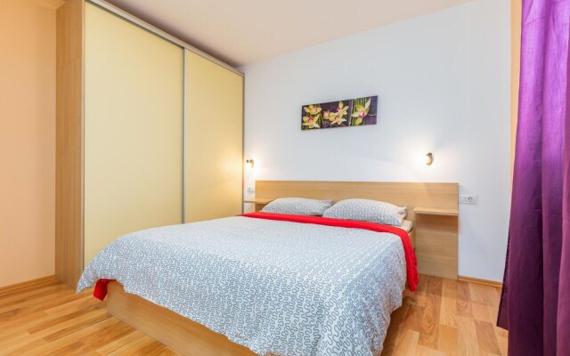 Awesome Home in Liznjan With Wifi and 2 Bedrooms