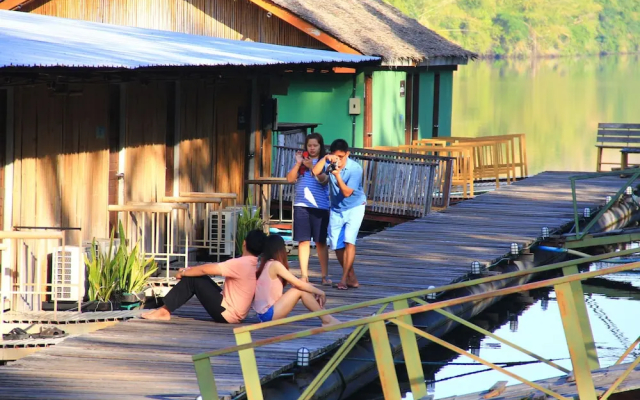 The Hub Erawan Resort