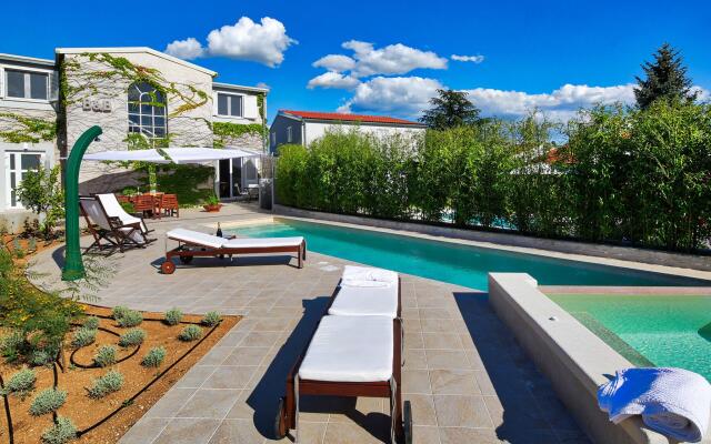 Deluxe Villa in Šibenik near Lake