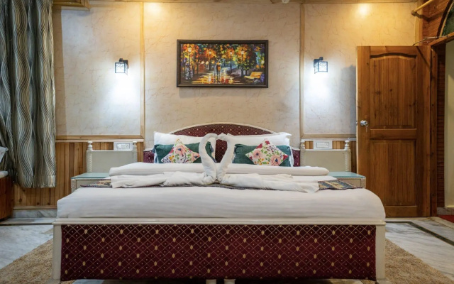 Hotel Robinsson Palace – Guest Rooms – Nainital