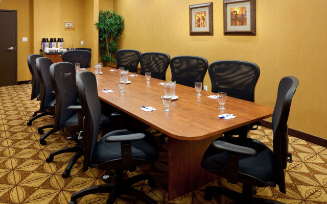 Holiday Inn Express Hotel & Suites CLARINGTON - BOWMANVILLE by IHG