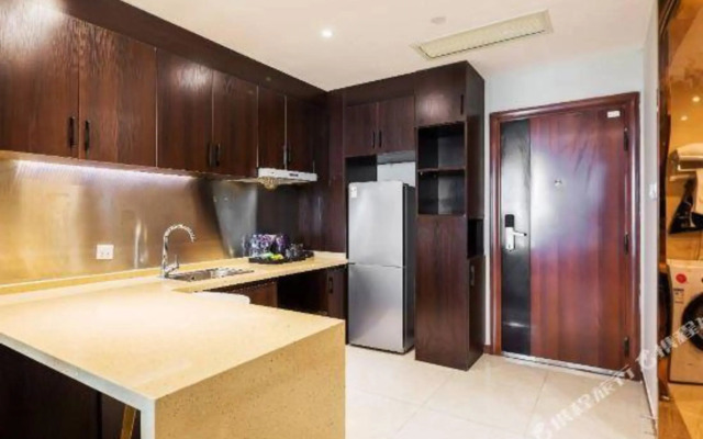 Baiya Light Luxury Holiday Apartment (Yangzhou Railway Station Jinghuacheng Branch)