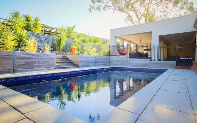 Hollywood Tree House